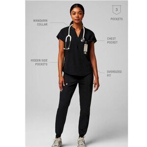 Fabltics Evolve Scrub Top in Black Size Large - New